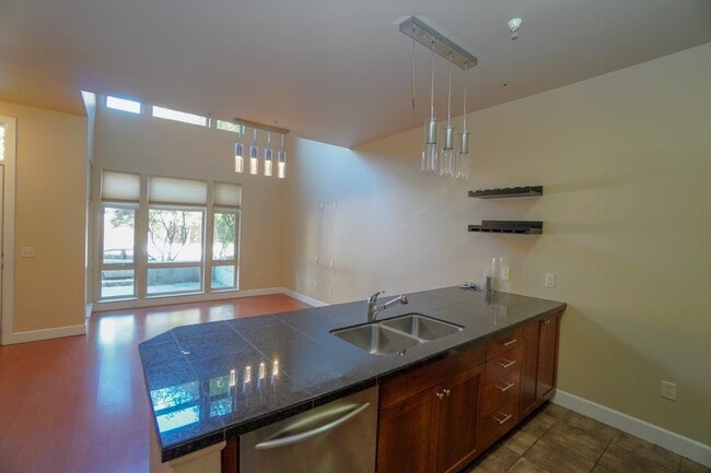 Building Photo - 412 S 13th St