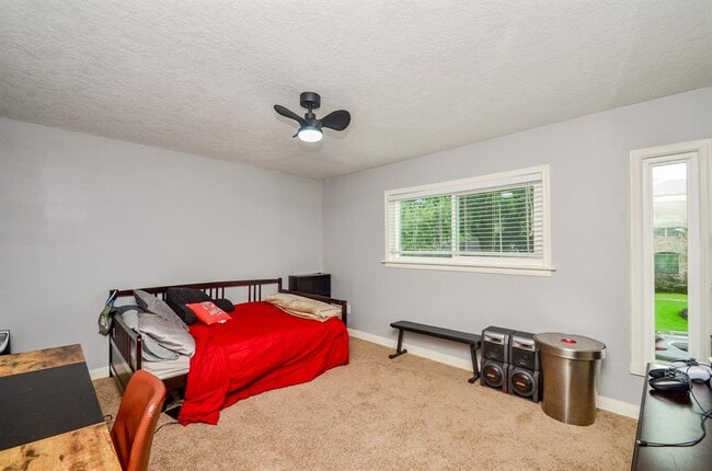 Building Photo - 4315 Fernwood Dr