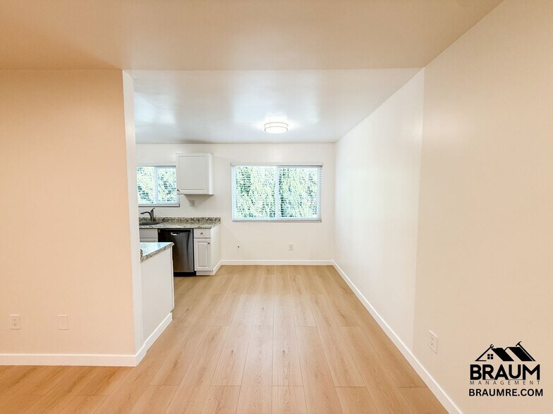 Building Photo - 5611 Fulcher Ave