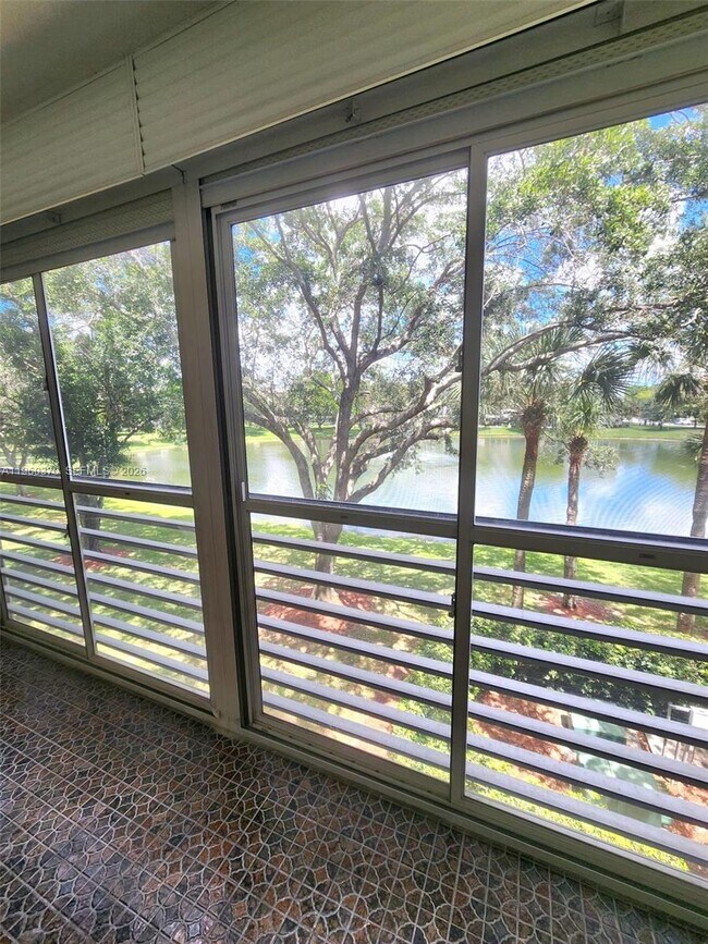 Building Photo - 2304 Lucaya Ln