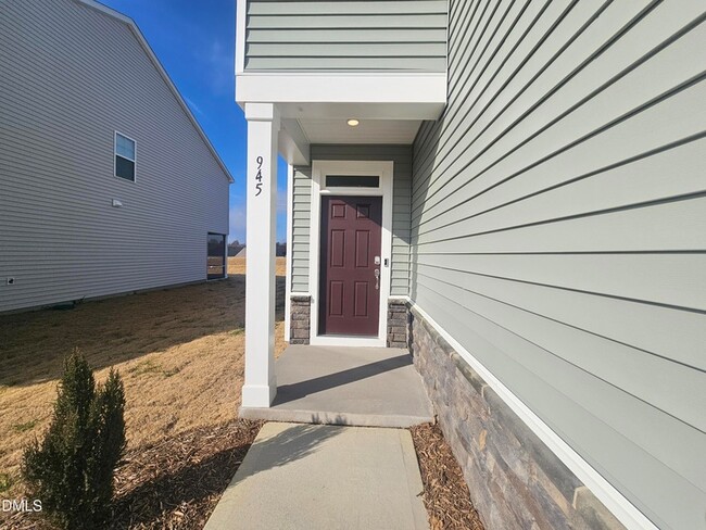 Building Photo - 945 Glowing Star Ln