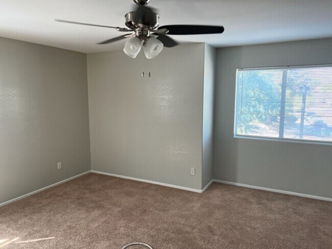 Building Photo - 3 Bedroom located in Gated Community!!