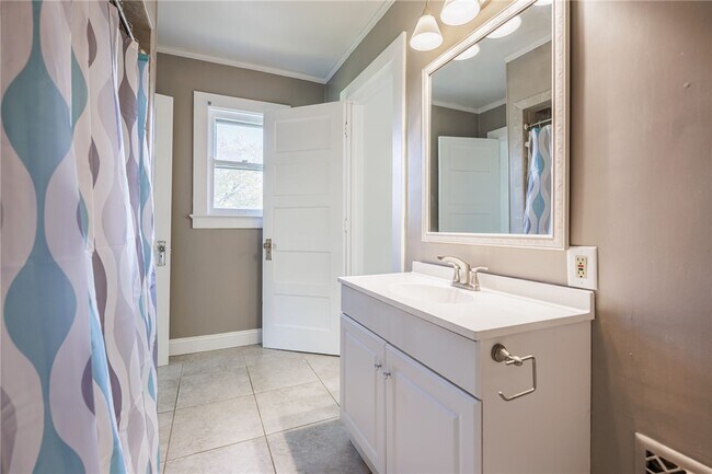 Building Photo - 1609 Culver Rd