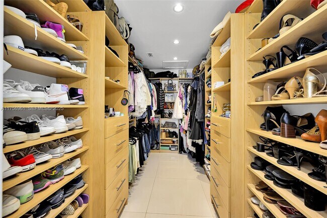 Building Photo - 2120 NE 204th St