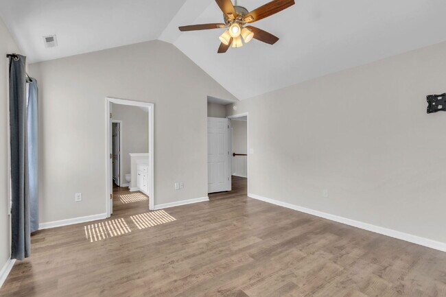 Building Photo - Stunning 4-Bed Home with Modern Kitchen, Bonus Space & Pool Access in Long Creek Plantation