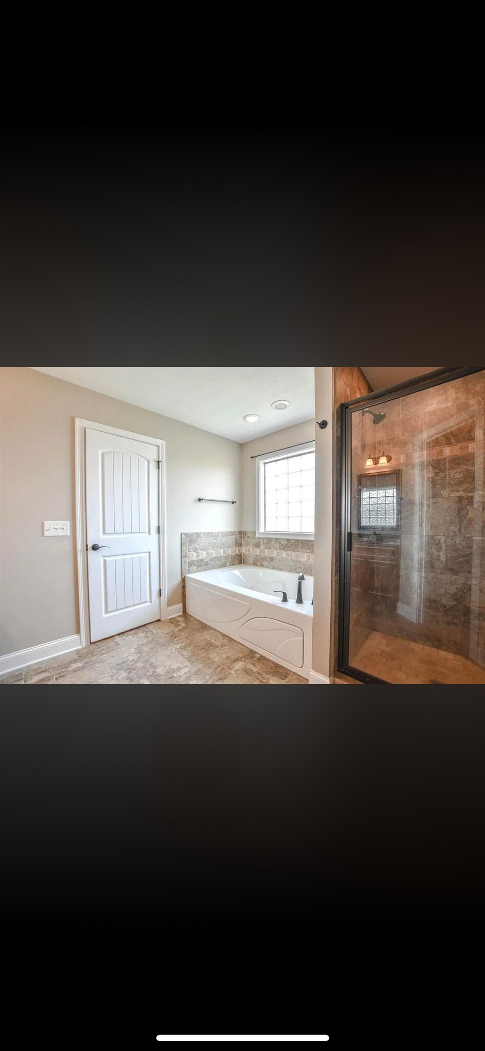 Building Photo - 812 Carousel Ct