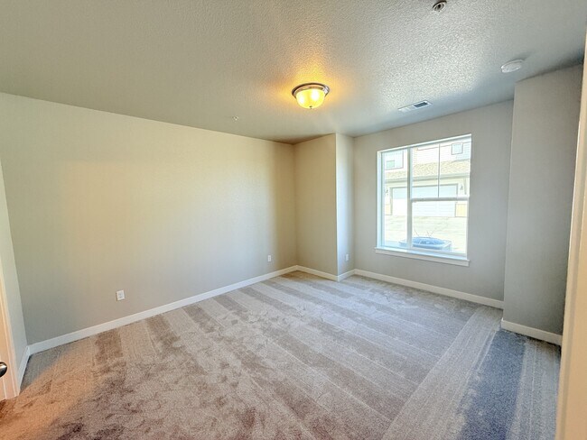 Building Photo - 938 Schlagel St