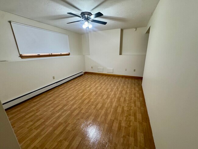 Building Photo - 15 Curlew St