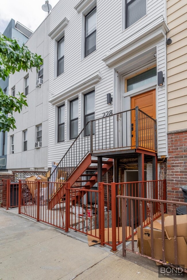 Building Photo - 228 Leonard St