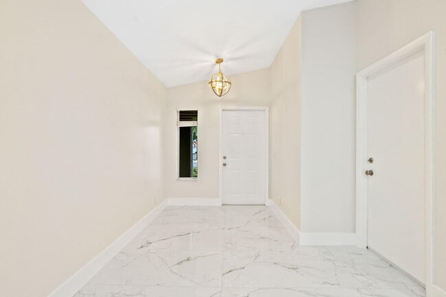 Building Photo - 4498 Dogwood Cir