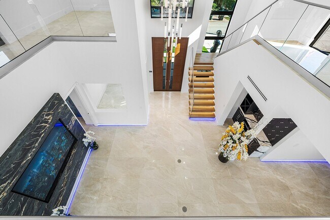 Building Photo - 2650 NE 48th Ct