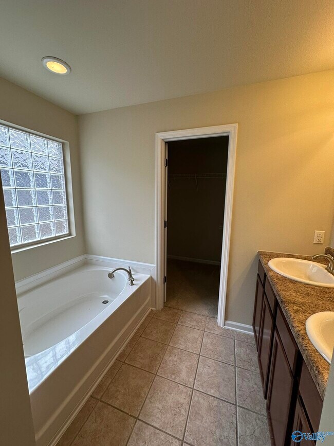 Building Photo - 1812 Clayton Cove Dr NW