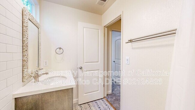 Building Photo - 360 Manka Cir