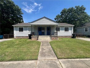 Building Photo - 715 Community St