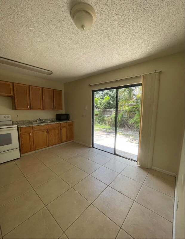 Building Photo - 1639 Barbarie Ln