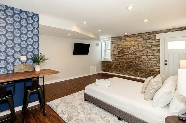 Building Photo - 1354 Broadway-SI ID1056136P