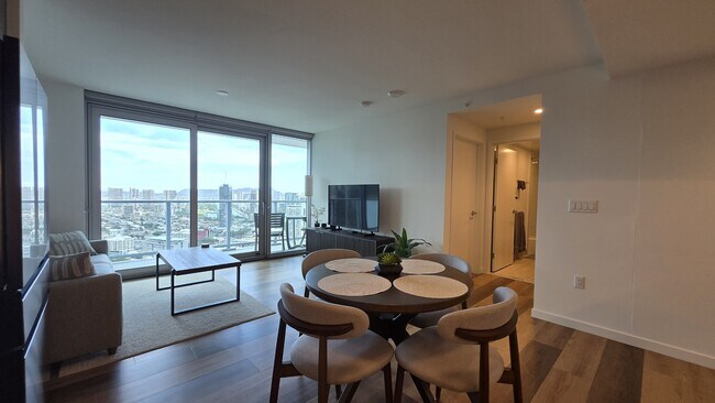 Building Photo - 1500 Rycroft St