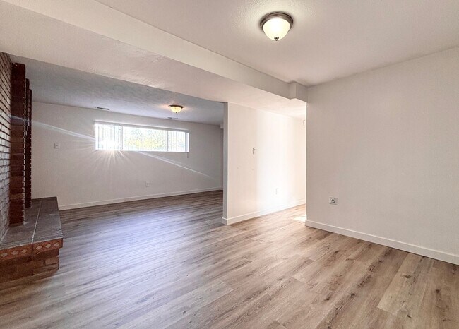 Building Photo - 403 N Morton Dr