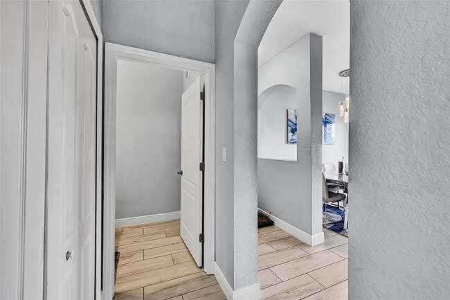 Building Photo - 150 Jacaranda Country Club Dr