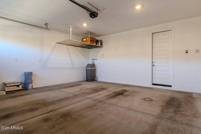 Building Photo - 1548 W Corral Rd
