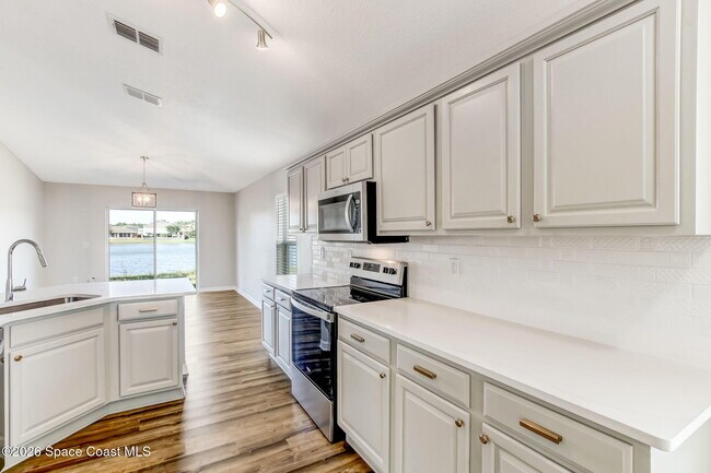 Building Photo - 3254 Burdock Ave