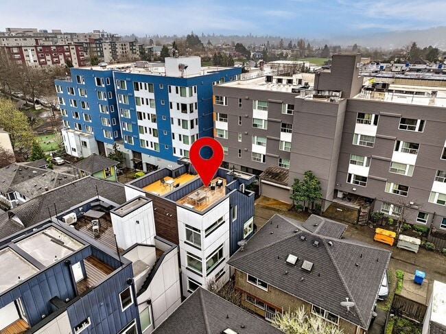 Building Photo - 3bd/1.75ba Seattle Townhouse
