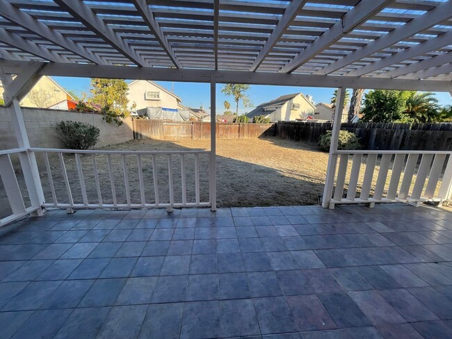 Building Photo - LARGE 4 BEDROOM HOME IN MORENO VALLEY FOR ...