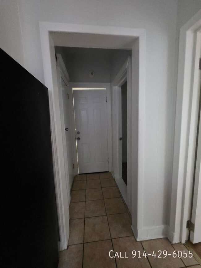 Building Photo - 141 Voss Ave