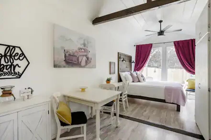 High ceilings make this small space big - 509 High Dr