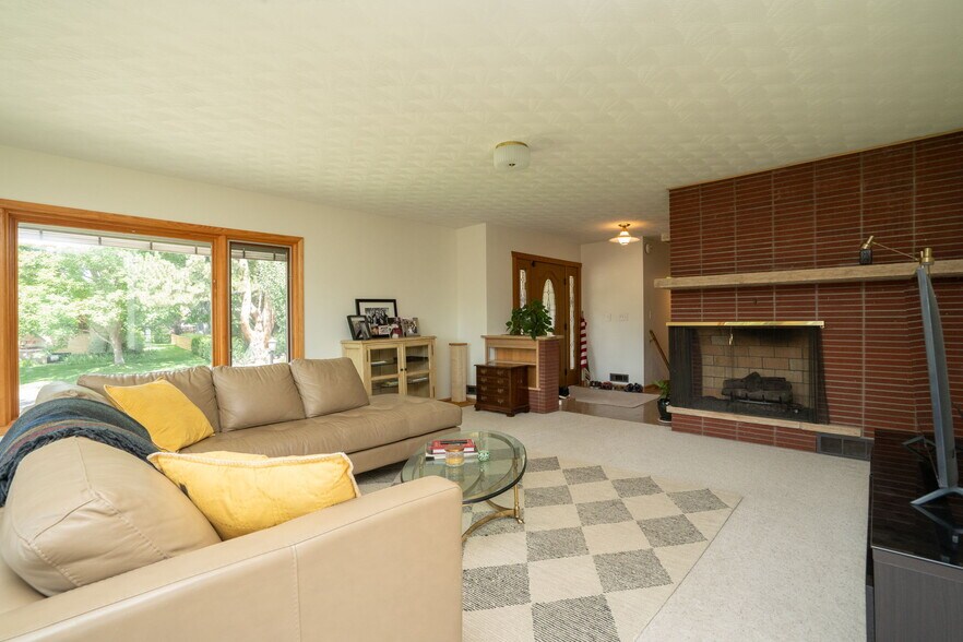 Building Photo - 1020 Cimmeron Dr