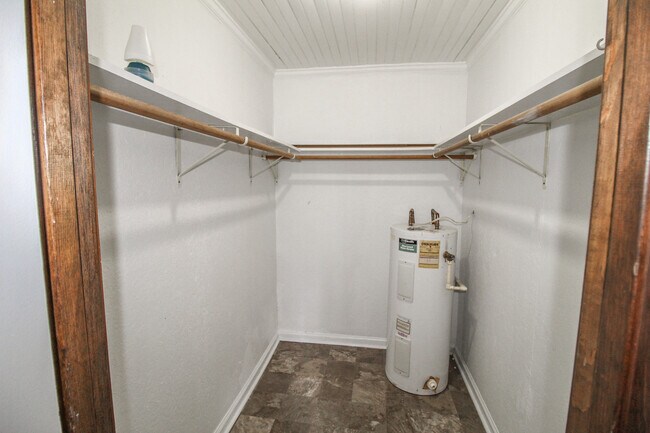 Building Photo - 6228 Rocky Ford Rd