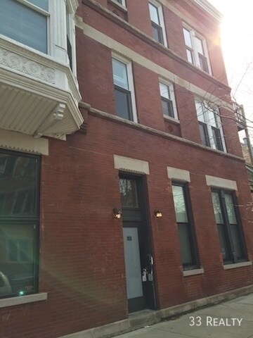 Building Photo - 1058 N Damen-1M