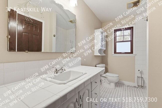Building Photo - 37 Kaatskill Way