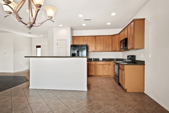 Building Photo - HOUSE FOR RENT
