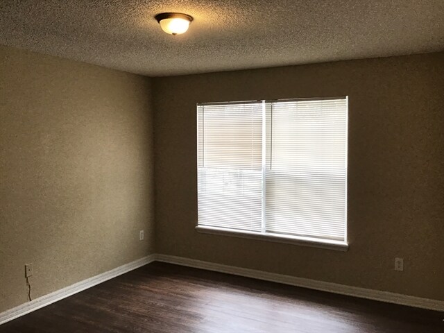 Building Photo - 4441 Waterside Pointe Cir