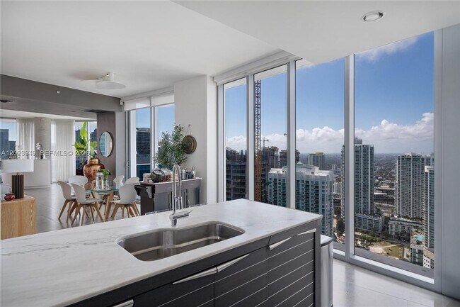 Building Photo - 200 Biscayne Blvd Way