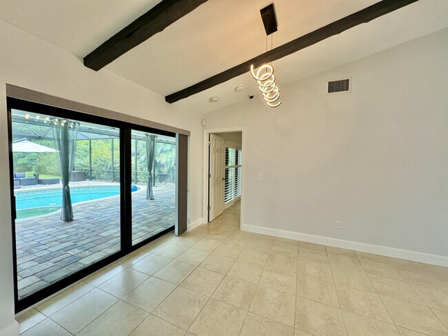 Building Photo - 5580 Cynthia Ln