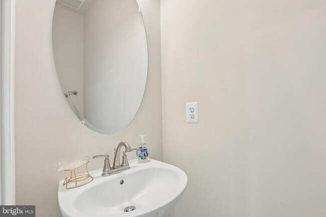 Building Photo - 158 Woodgate Cir
