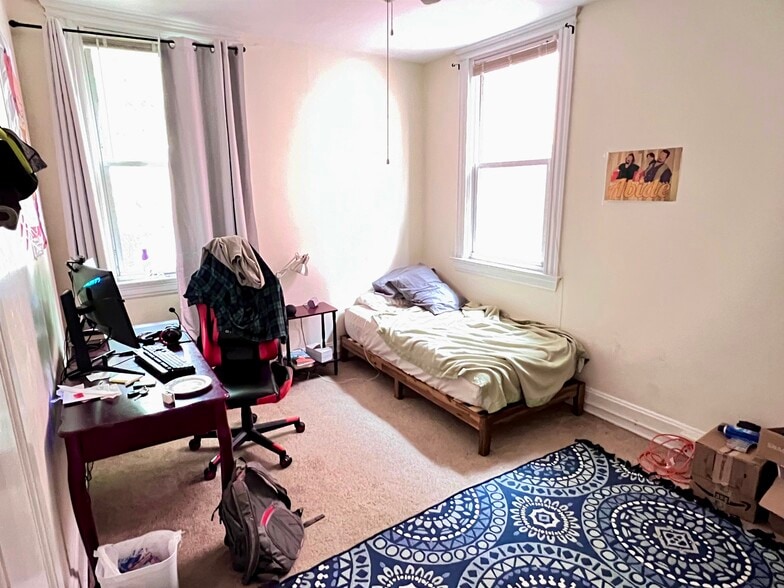 Building Photo - 2374 Victor St