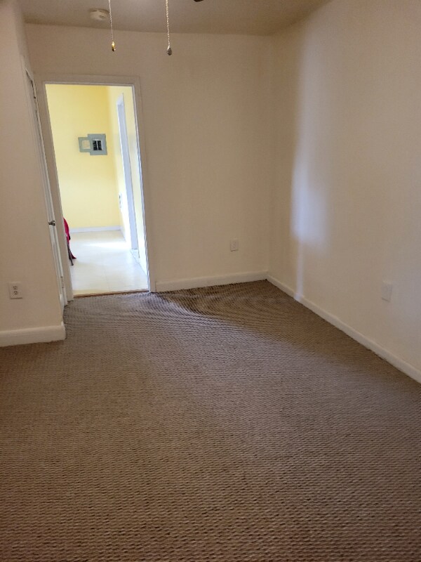 Building Photo - 423 Cresswell Rd