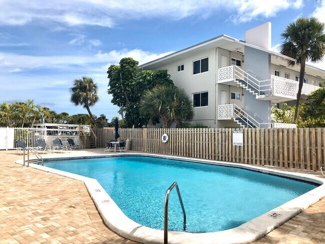 Building Photo - 13155 Ixora Ct