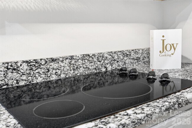 Building Photo - 4739 Hedgemore Dr