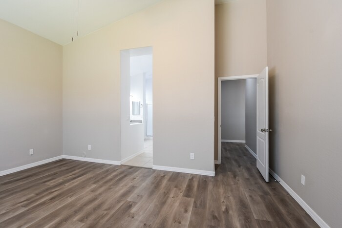 Building Photo - 6614 W Rowel Rd