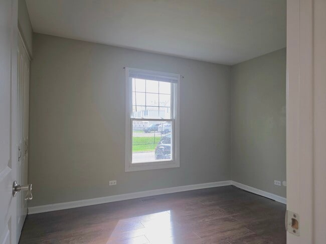 Building Photo - 310 Russet Way