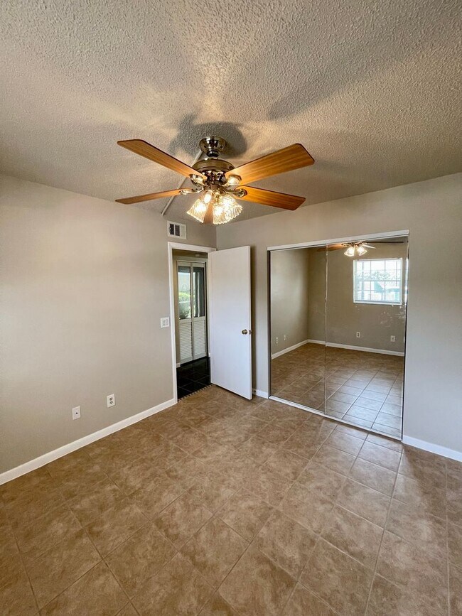 Building Photo - 1664 Sunny Brook Ln