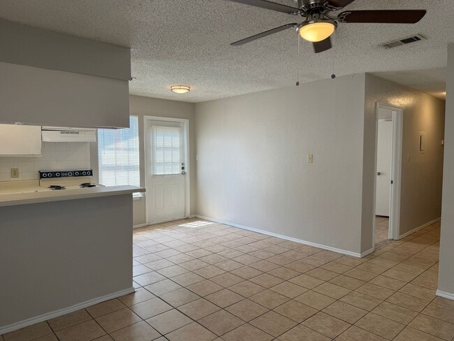 Building Photo - 811 W Olmos Dr