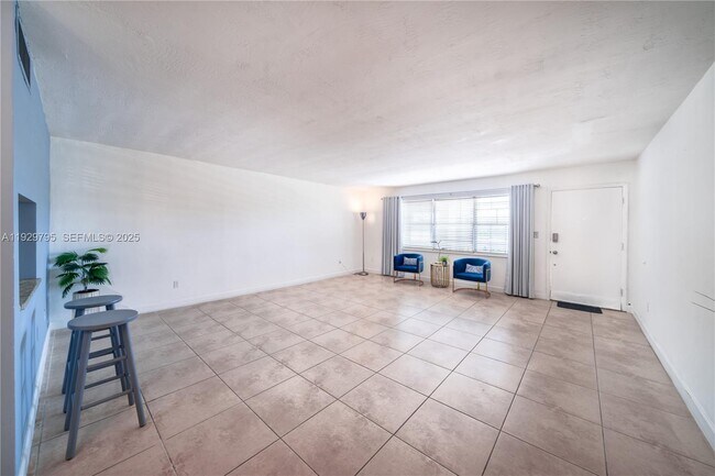 Building Photo - 1855 NE 121st St