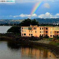 Building Photo - Sweet and cozy studio with a water view!