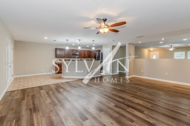 Building Photo - Lease today! No extra charge for contentme...