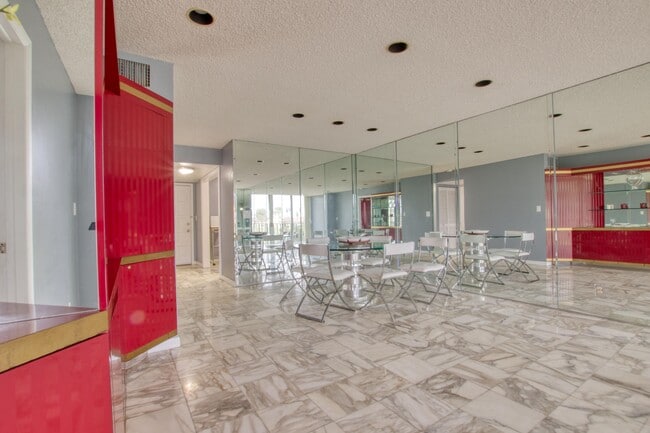 Building Photo - 4489 Luxemburg Ct